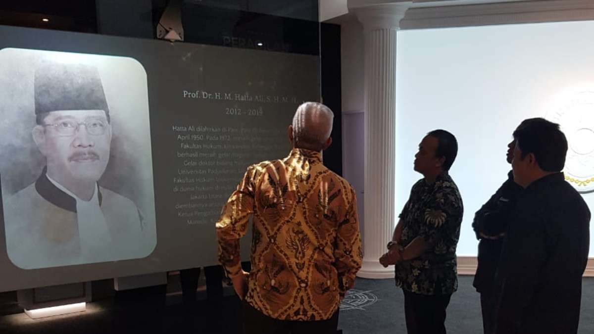 Interactive Glass Wall